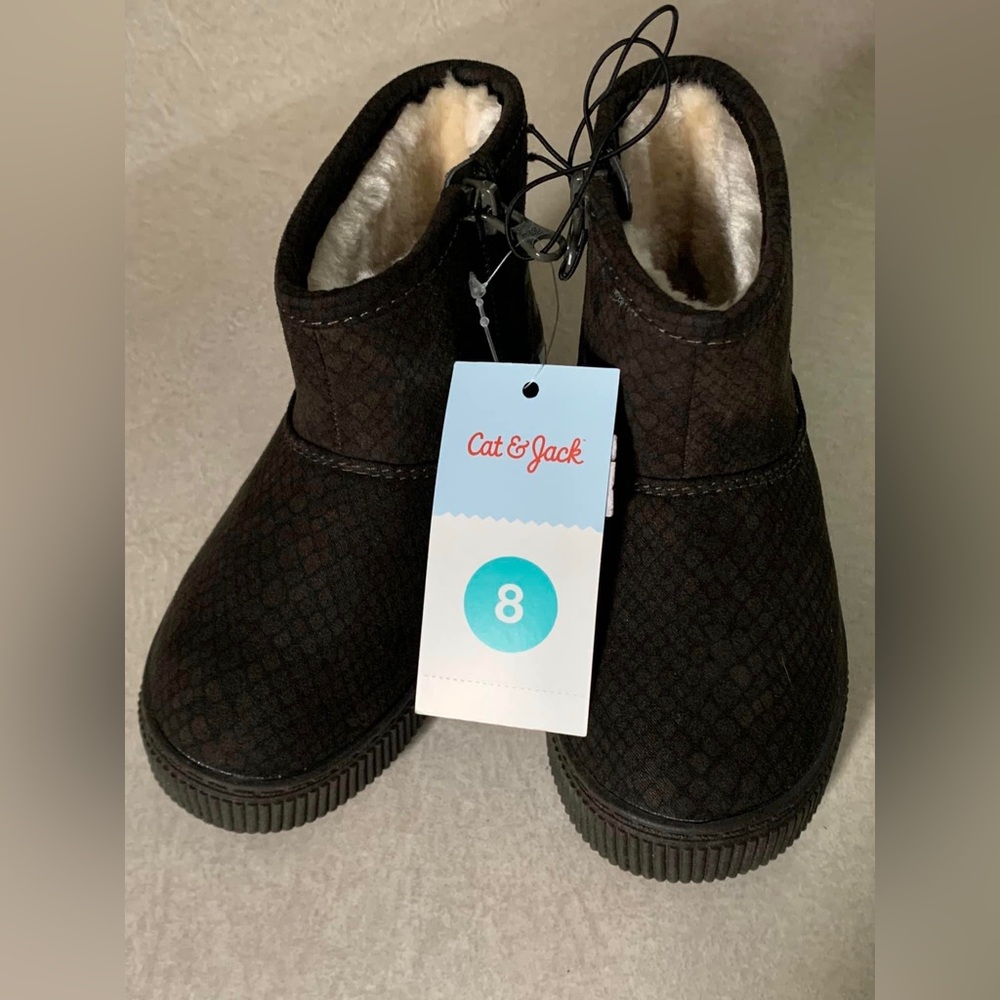 Cat and jack toddler size 8 Dino boots